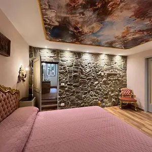 - The House With Well And The Frescos Palace , Cortona Italia